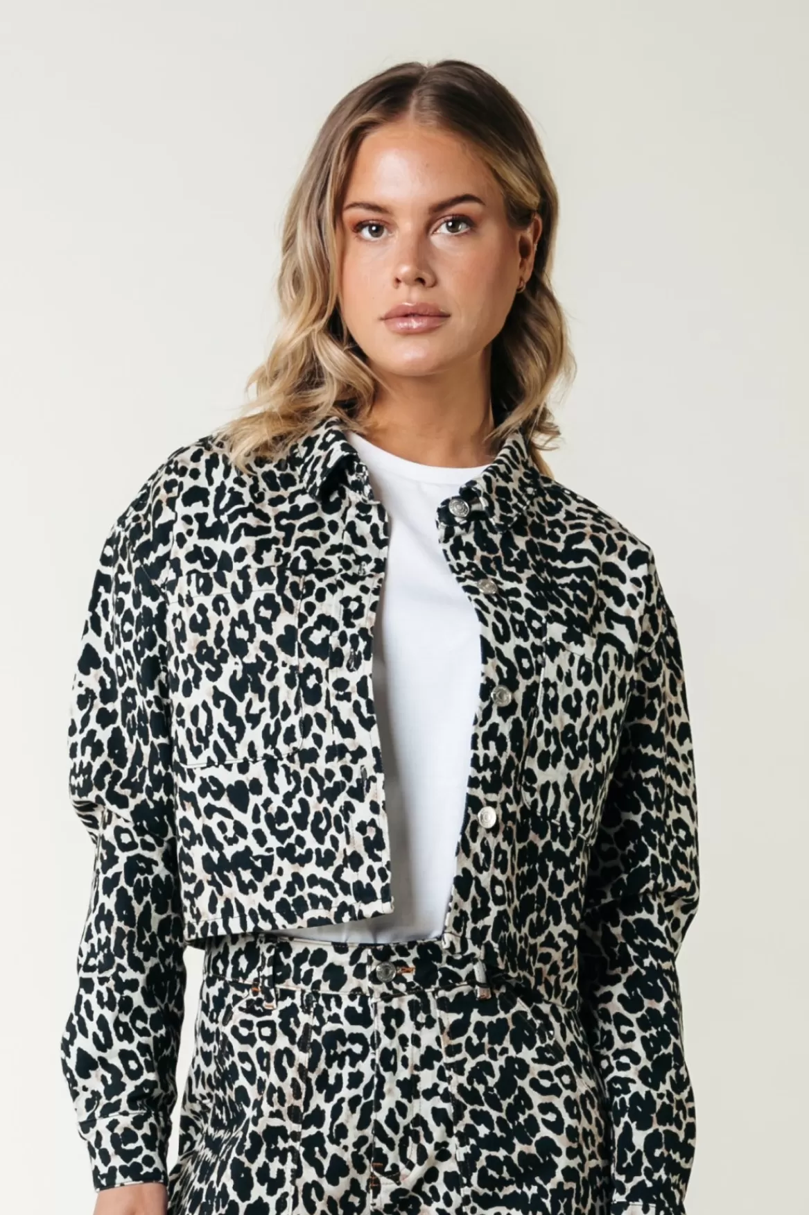 Colourful Rebel Olle Leopard Cropped Denim Blouse |